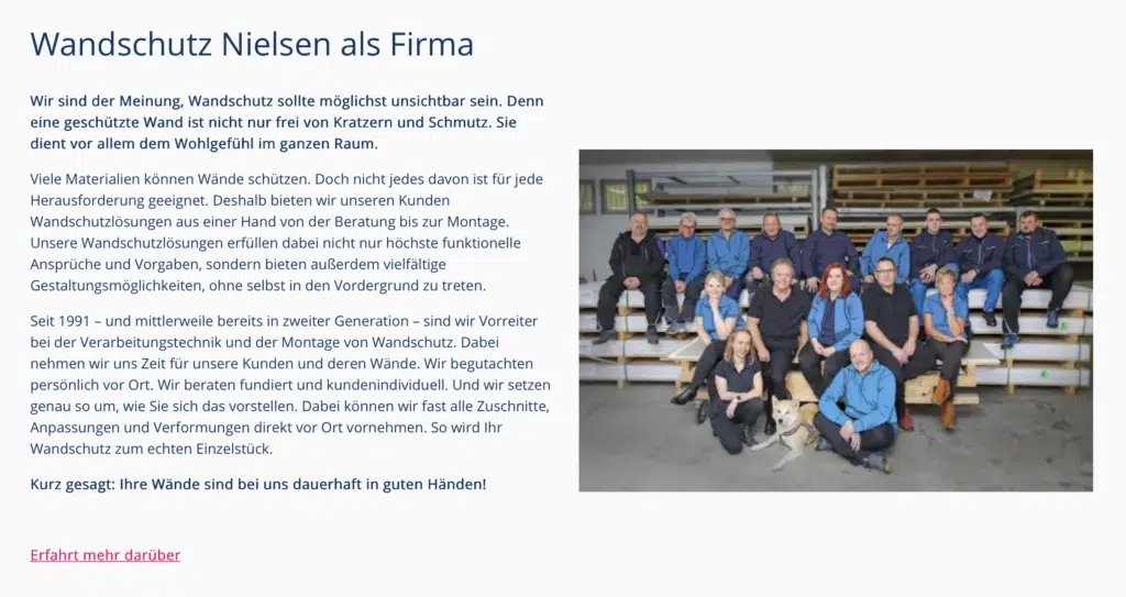 Screenshot einer Über-uns-Seite: Teamfoto direkt neben Unternehmenstext – Google erkennt den Zusammenhang zwischen Bild und Inhalt