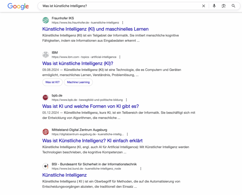 Es handelt sich um ein Screenshot von einer SERP, welche die Frage "Was ist künstliche Intelligenz" klärt.